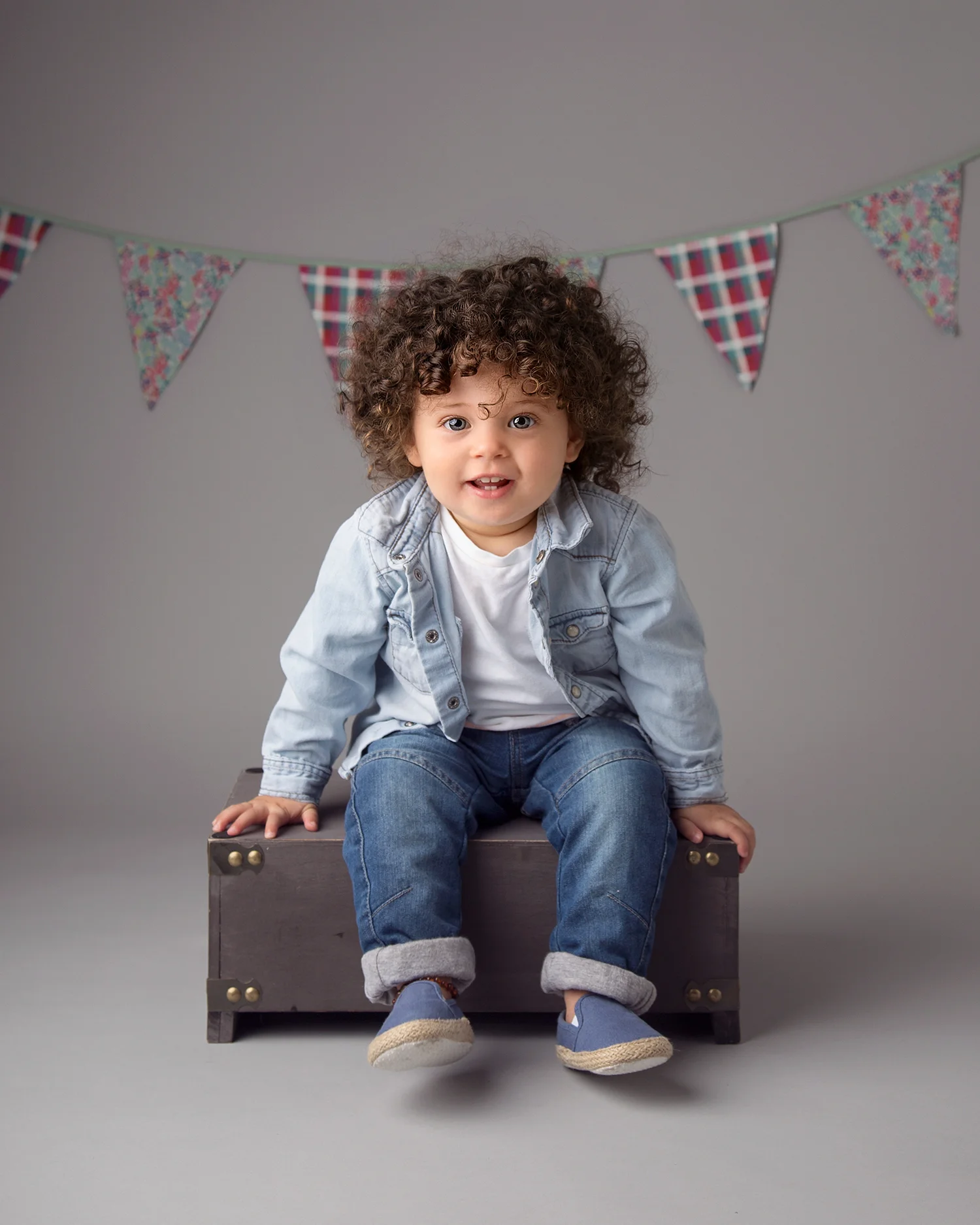 Children's and baby photographer in Gloucestershire.jpg
