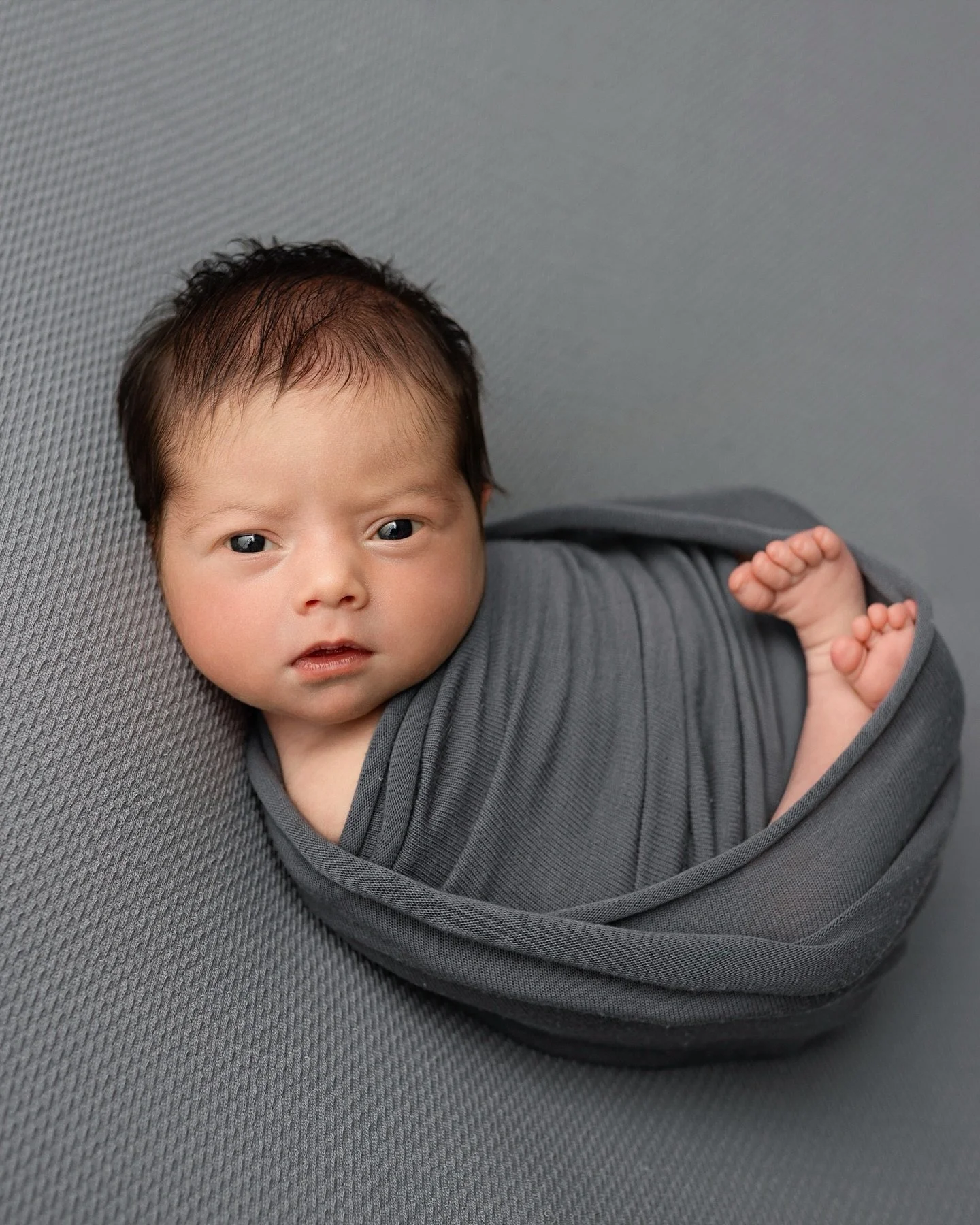 What do you think? 
People often say newborns can&rsquo;t really see during the first few weeks, but I completely disagree! I&rsquo;ve seen plenty of little ones giving the best eye contact, staring right at me and sometimes even frowning the moment 