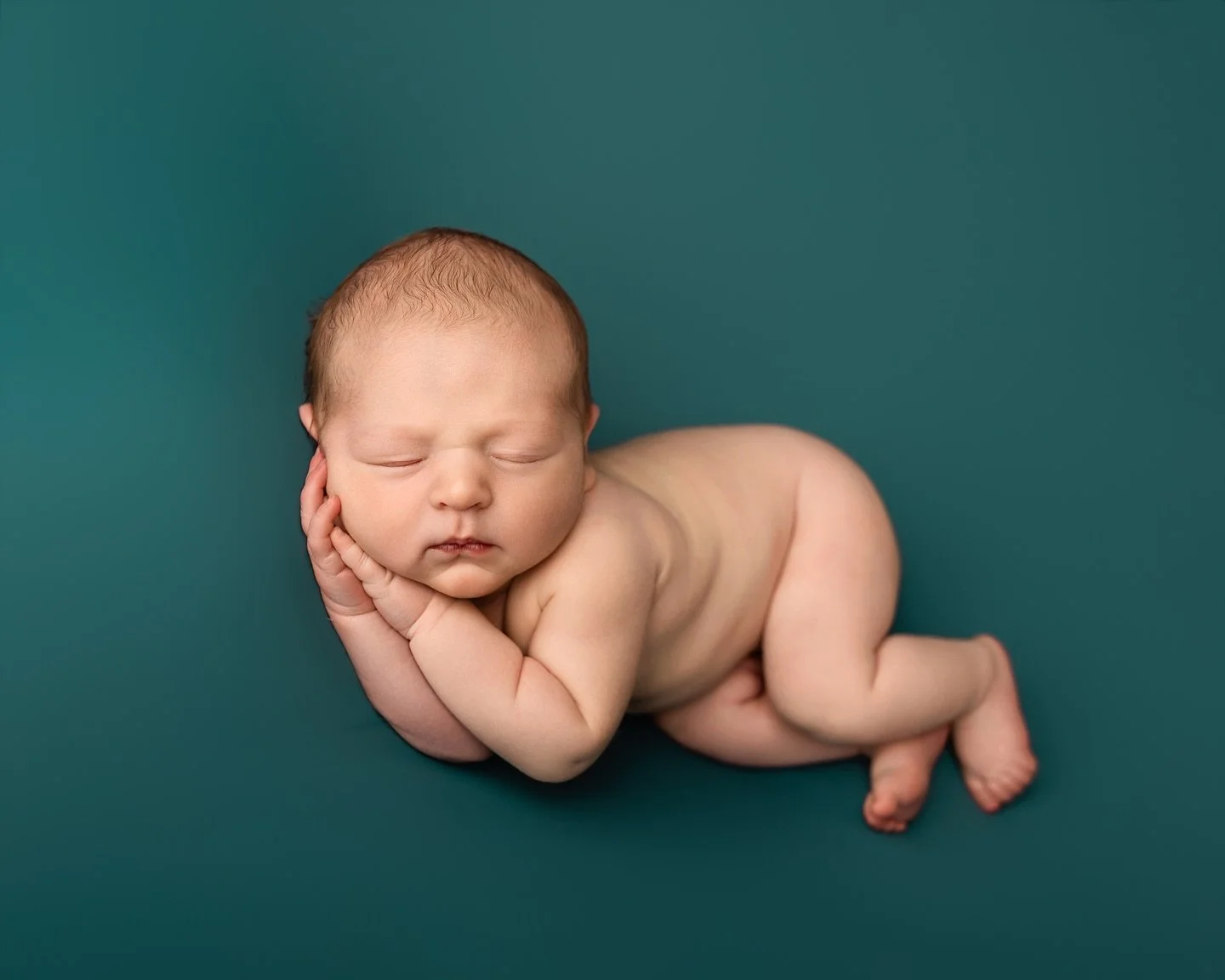 A week full of squidgy newborn babies 🥰
My newborn photoshoots are ideally done when babies are under 2 weeks old, this is the time when they are more sleepy, curly and easier to pose 😅