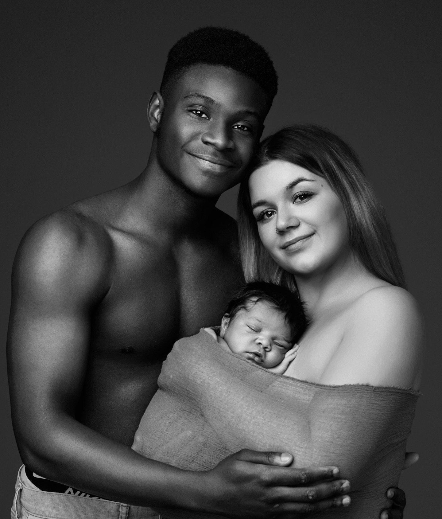 Taking a moment to revisit a timeless family  session.
Looking back at previous work feels like opening an old journal, it shows our growth, revives creativity, and reminds us of the path we&rsquo;ve taken. Every image is part of the journey. 🖤