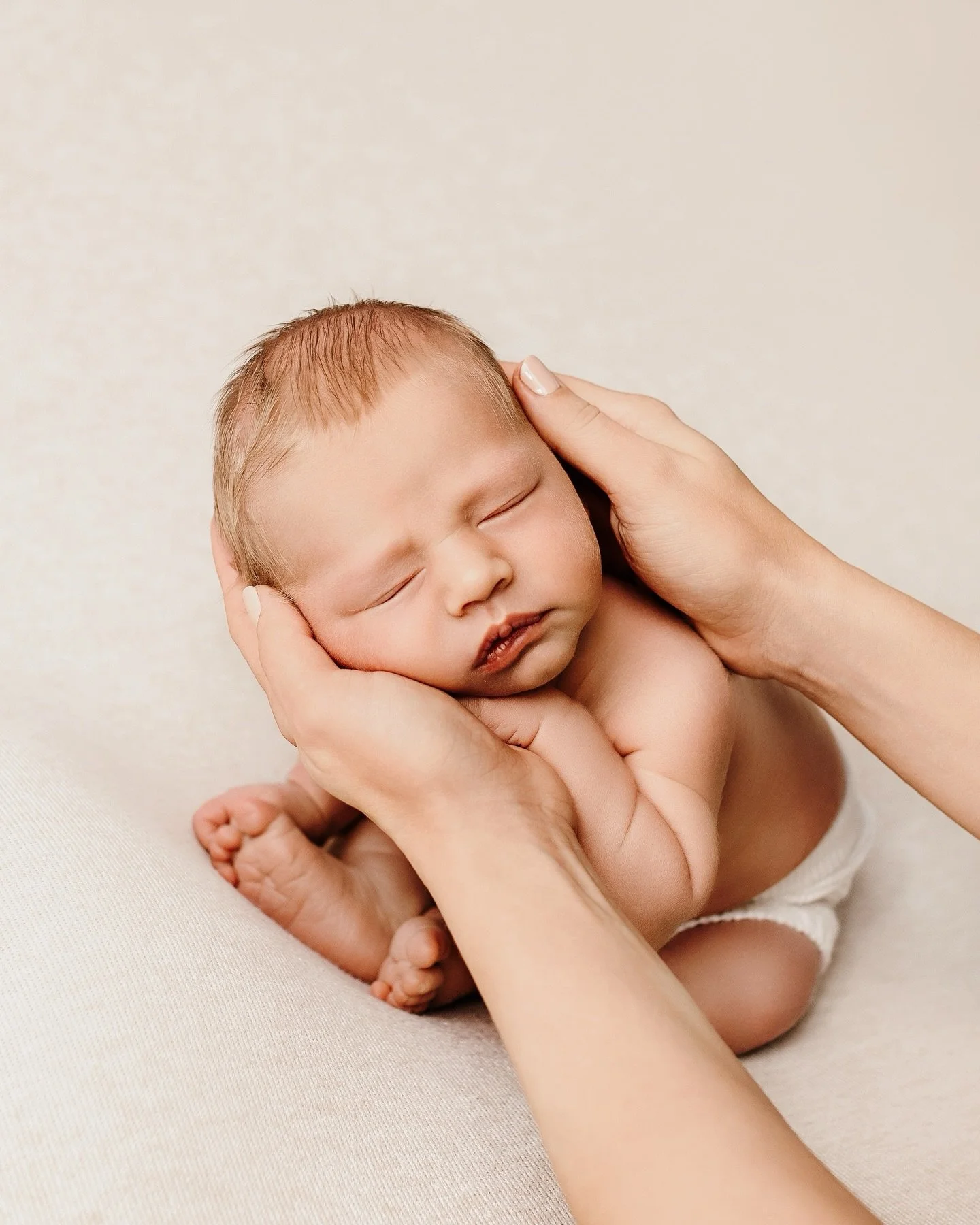 Meet Murphy, the sweetest little boy 🤍

One of the things I love most about being a newborn photographer is getting to know so many wonderful families. Since we usually spend around four hours together, there&rsquo;s time to talk about your life -yo