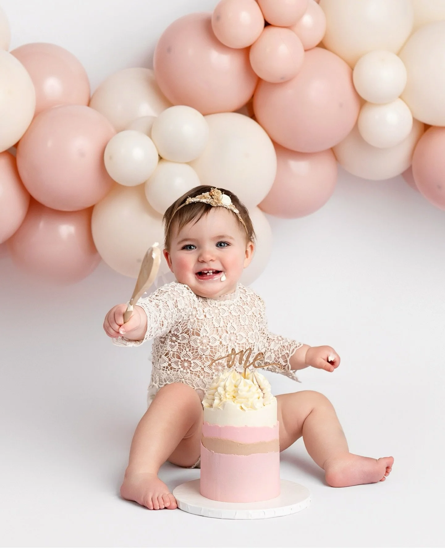 Beautiful Beatrix&rsquo;s cake smash. Scroll through to see how her blue eyes and long eyelashes have us the best expressions. 

Cake smash bookings now open from Jan to June. Limited spots available, specially for March and April due to a long holid