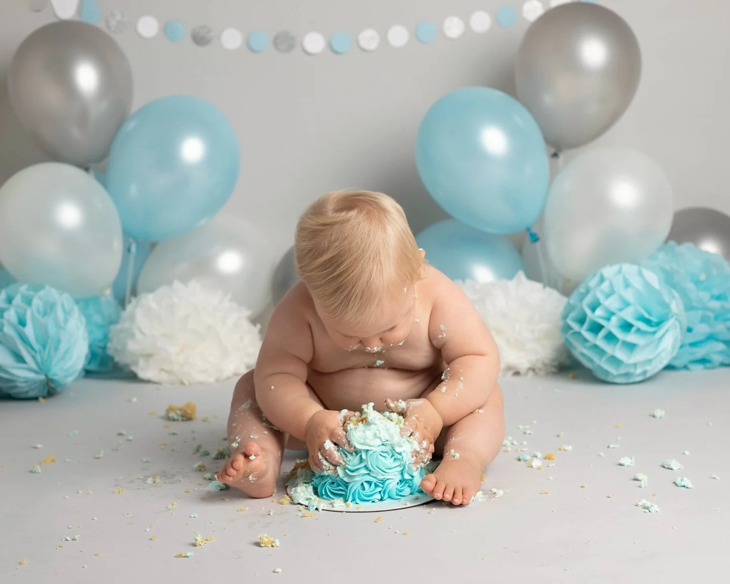 ✨✨ FEBRUARY SPECIAL &middot; &pound;199 ✨

Your baby only turns ONE once 🤍
Celebrate their first birthday with a fun mini Cake Smash photoshoot, designed to capture candid expressions and timeless images. 

What&rsquo;s included:
🎂 A styled cake sm