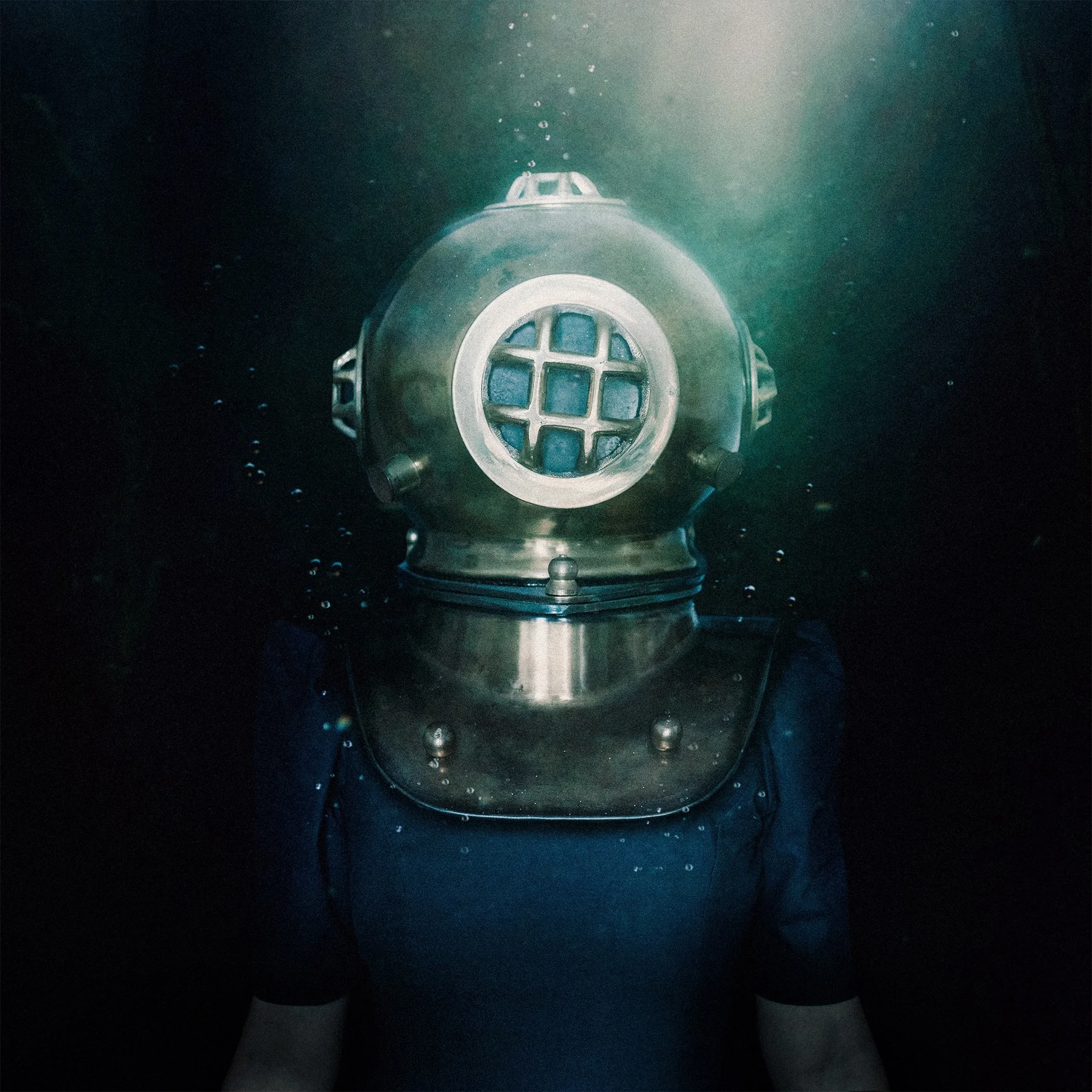 Navigate the Dark It worked! If you’ve been watching my stories today you’ll have seen me talking my way through shooting this. I’ve always wanted to dabble in an underwater edit and so when this image popped into my head this morning I knew I had to shoot it. I shot with this helmet a while ago and wanted to continue the character, so here she is, navigating her way through the darkness.