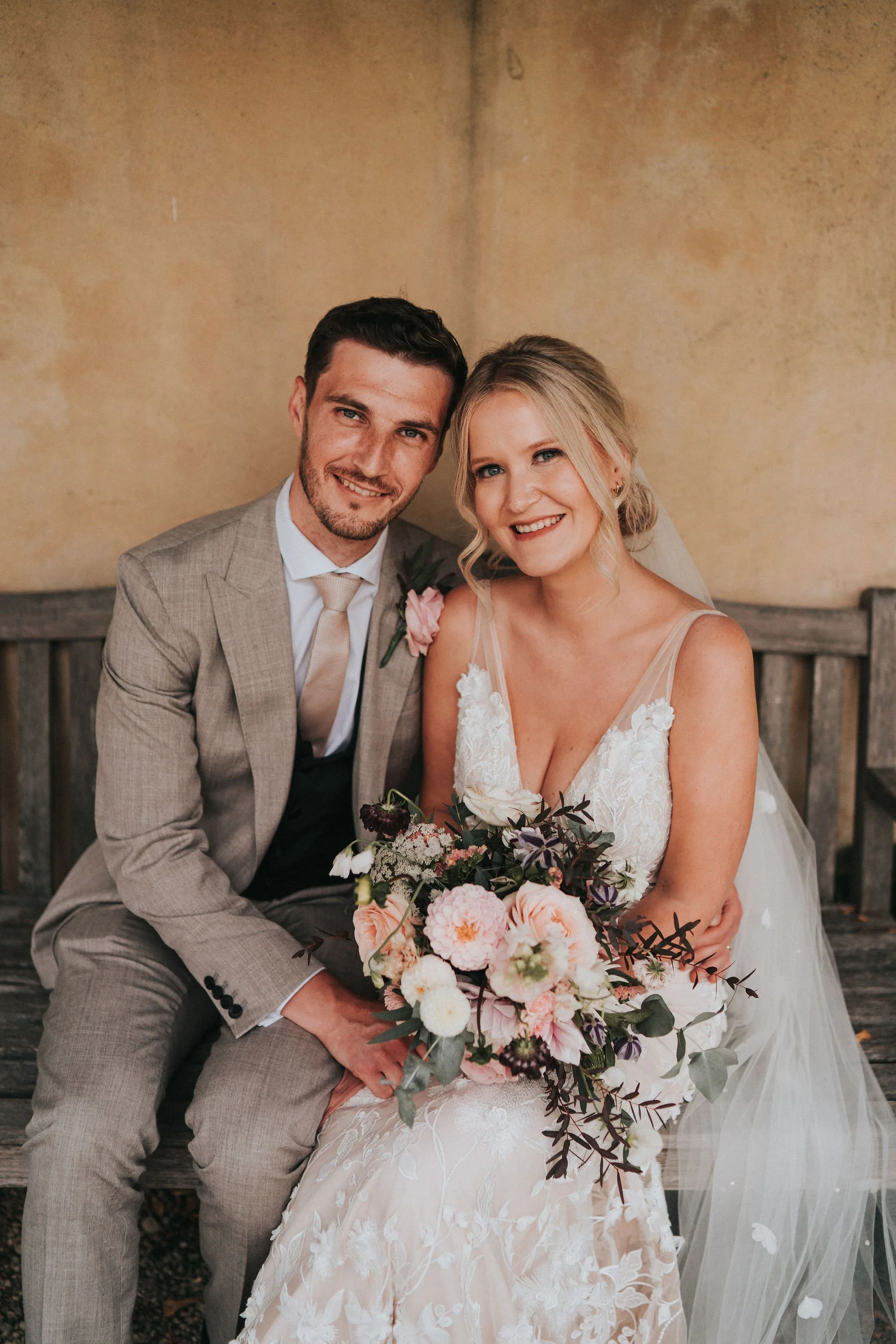 Georgina &amp; Joe - Oxleaze Barn, Lechlade, Cotswolds