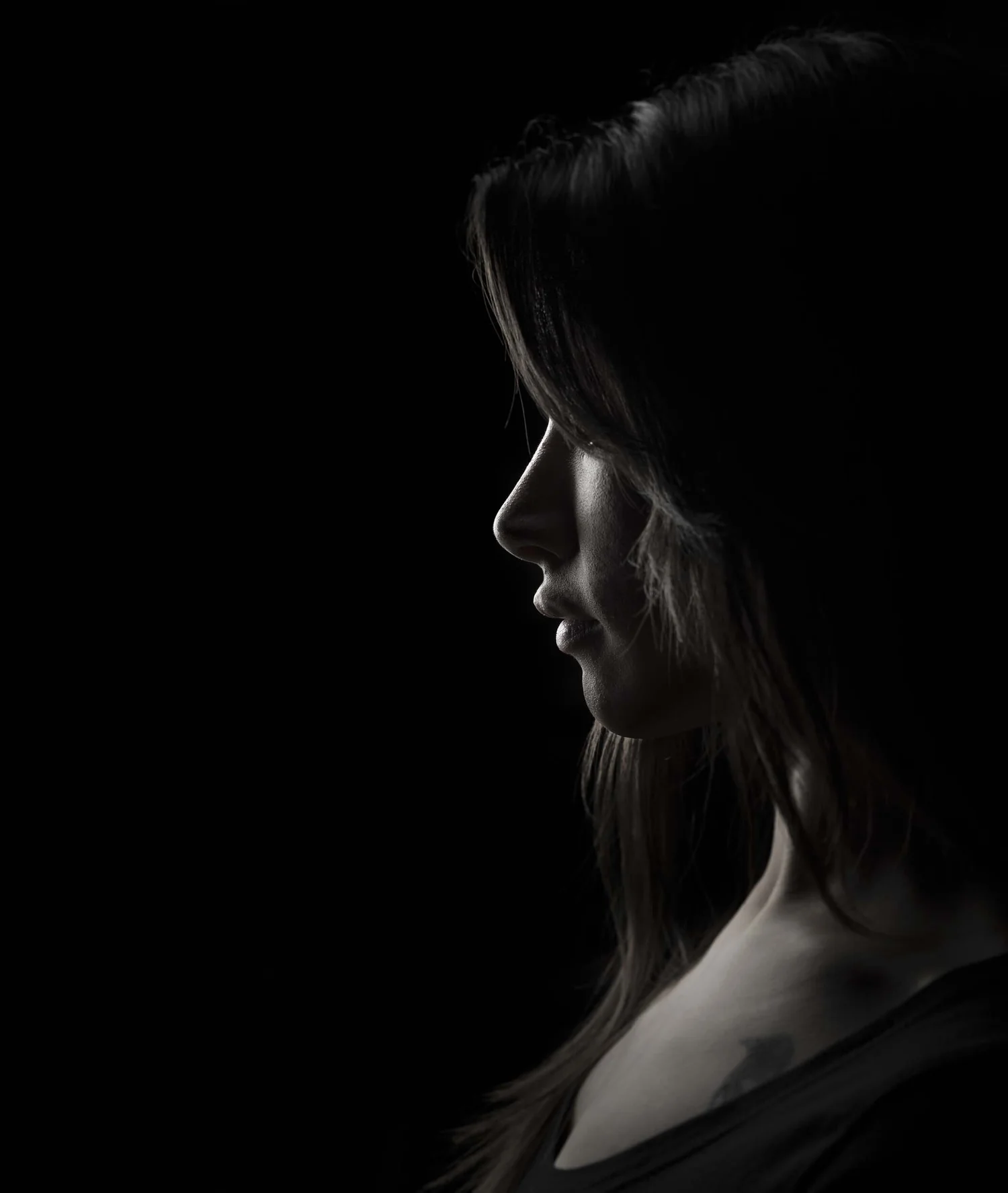 image.title The Power Of Black: Dramatic Backdrop Photography