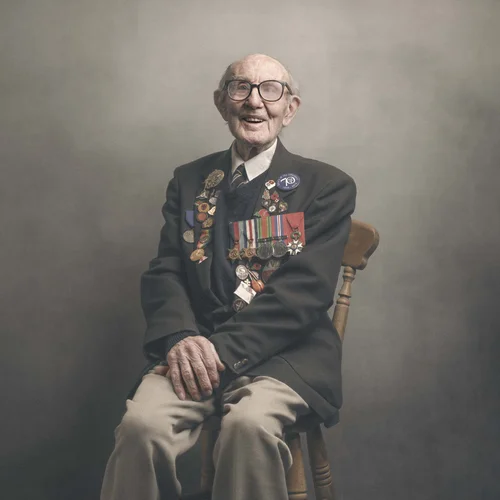 Portrait of Harry Bailey, Second World War veteran, by Glyn Dewis