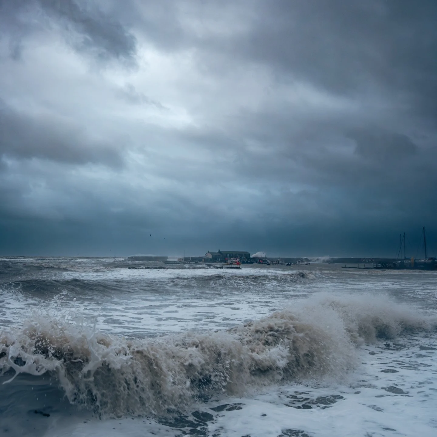 I bloomin love a Stormy Sea &hellip; when I&rsquo;m on solid ground 😃

As I was taking photographs in one spot, near to me I noticed a woman, easily in her early 80&rsquo;s, wrapped in a blue waterproof anorak, hood up and taking photographs with he