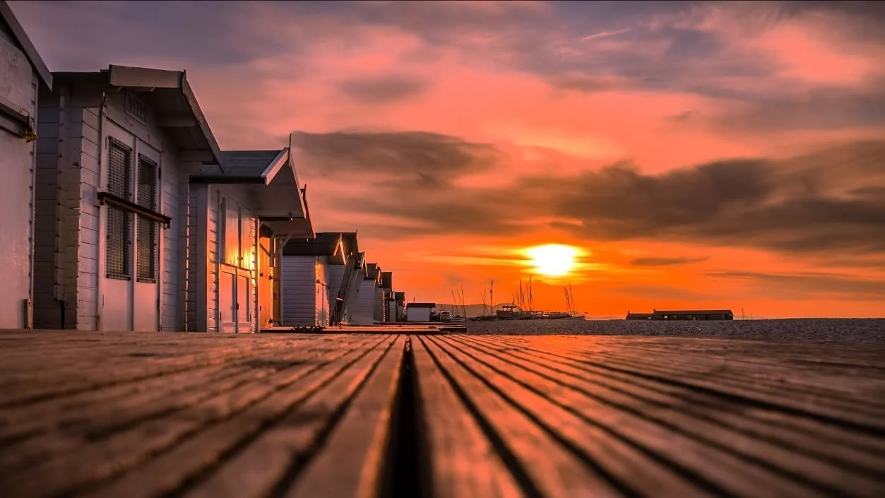 Damn! I wish HDR was viewable EVERYWHERE 😳💥
Swipe to see difference between High Dynamic Range (HDR) and Standard (SDR)

#lightroom #lymeregis