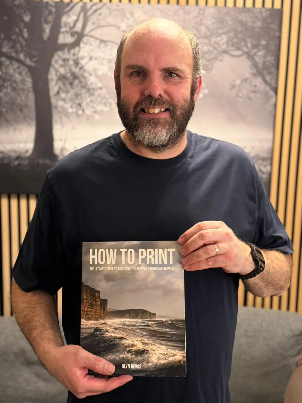 Makes me Happy to see this 😃

My mate @lee_churchill82 with a copy of my latest book, HOW TO PRINT 

Great guy. Great friend!