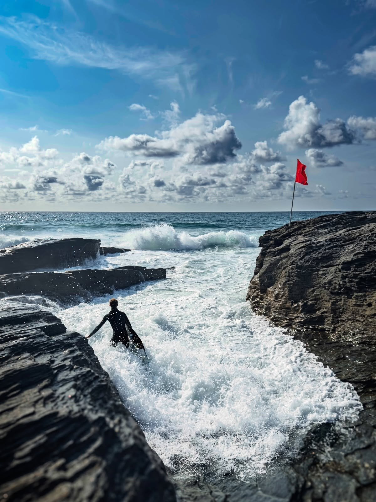 Another side by side HDR versus SDR image edited in Lightroom ; the HDR is much like it was when I was there. Look at that water 😲