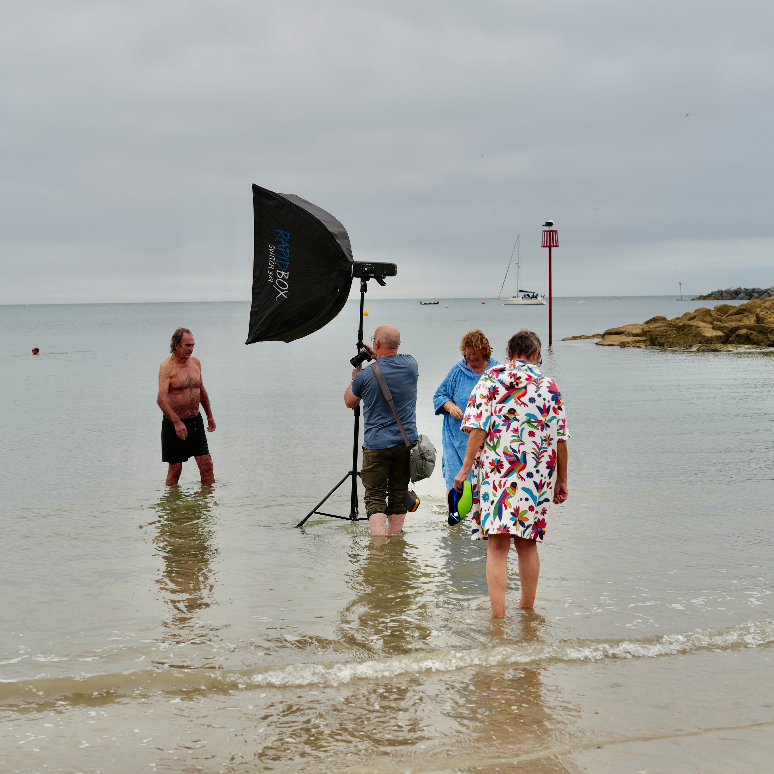 Nothing to see here &hellip; just me taking portraits with a @westcottlighting FJ800 strobe in the sea 😃

Another morning working in my &ldquo;I am Lyme&rdquo; project 📷

Thanks to my mate @stevehealy5 for the &lsquo;Behind the Scenes&rsquo;