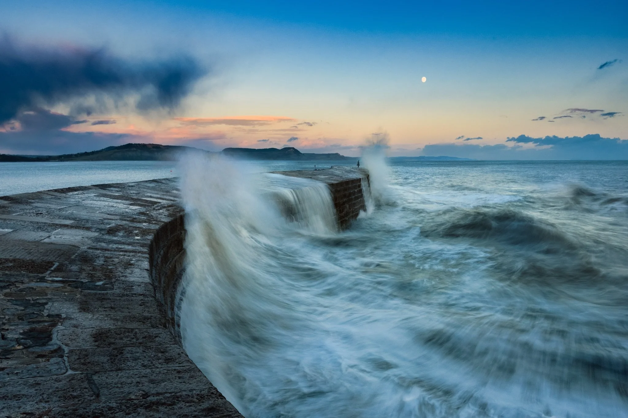 SWIPE ⬅️
Yesterday I Photographed Stupid 🤷&zwj;♂️

Canon R5 Mark II
Canon RF 14-35mm f/4
f/8
1/2 second exposure
ISO 100
NiSi 6-stop ND filter (JetMag Pro)

@canonuk #canon @nisi.uk