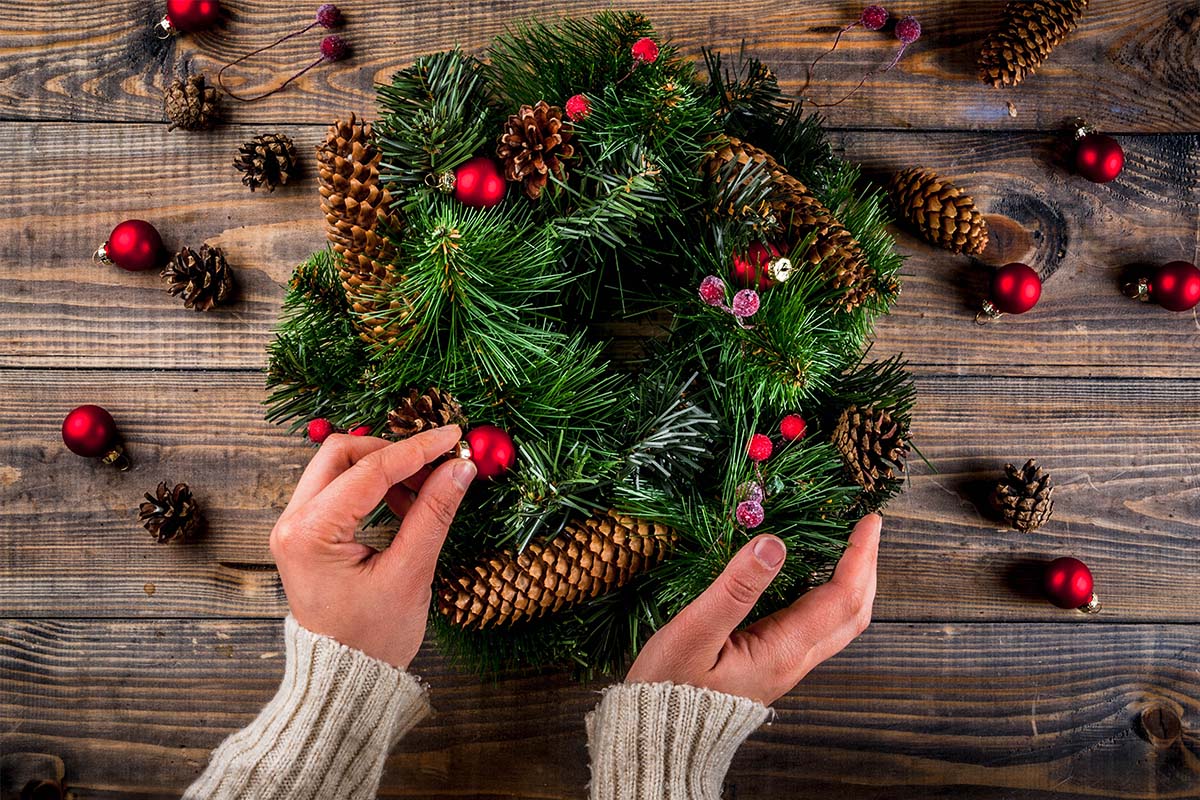Christmas-Wreath-Decorating.jpg