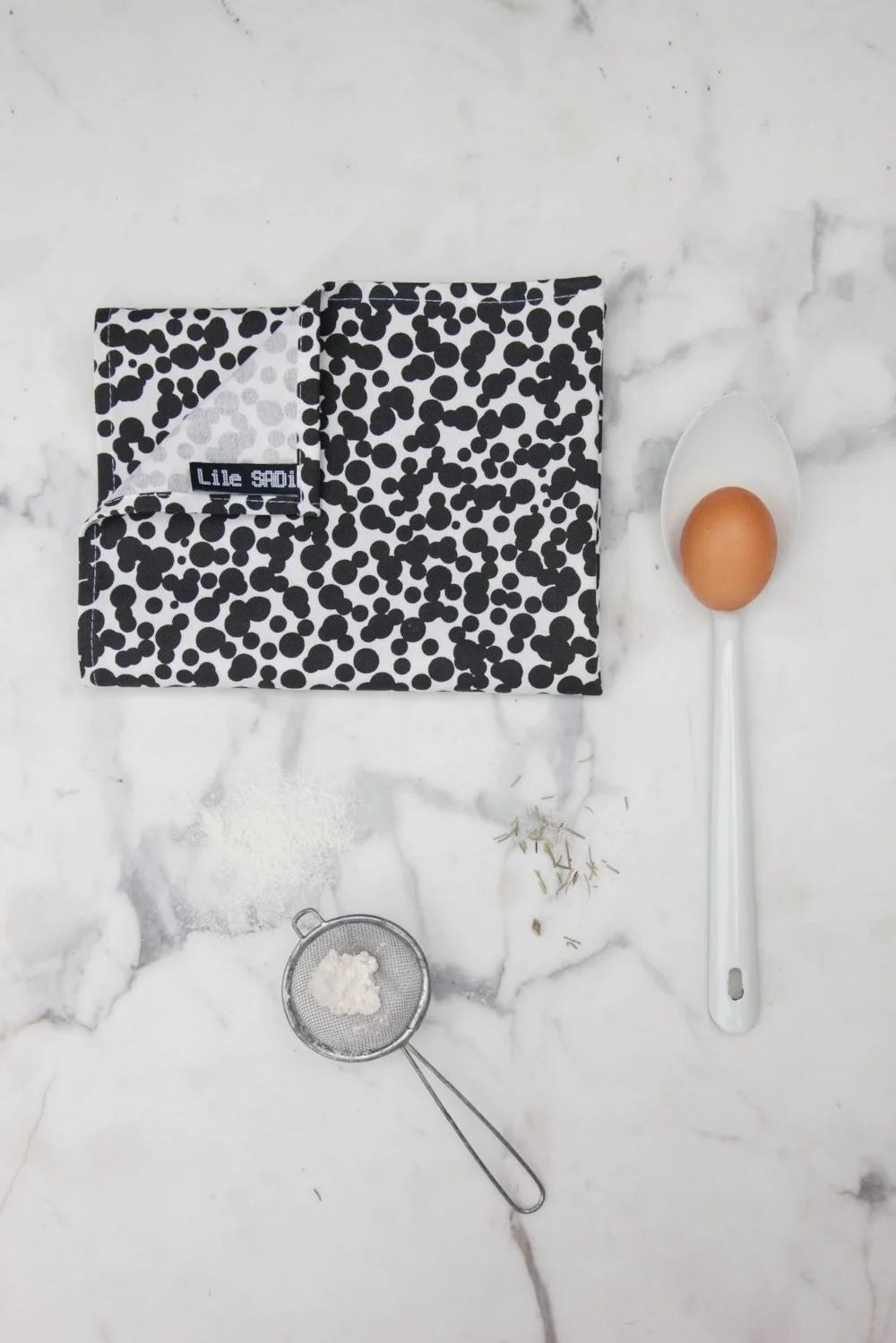 Tea-Towel-Dots-black-2000px-2000x3000.jpg