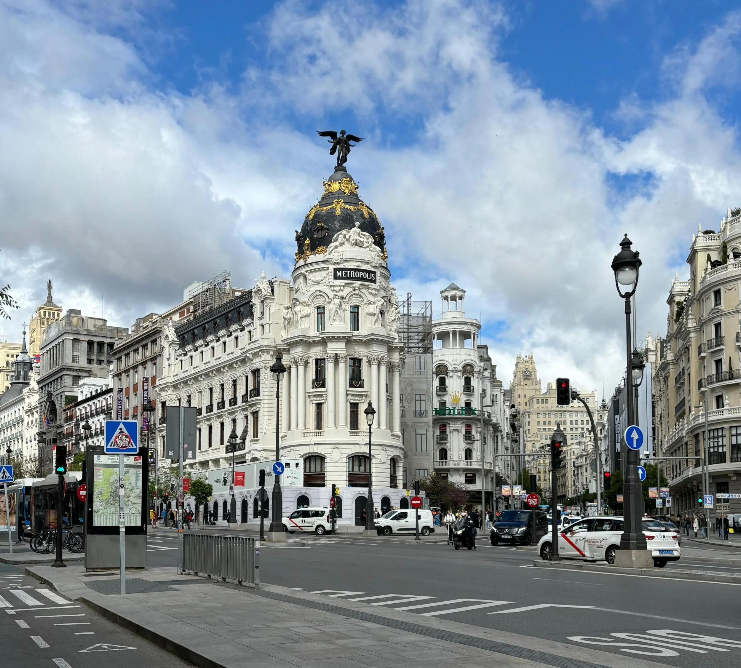 Luottamus, kohteliaisuus ja yhteistyö Espanjan yritysmaailman keskiössä