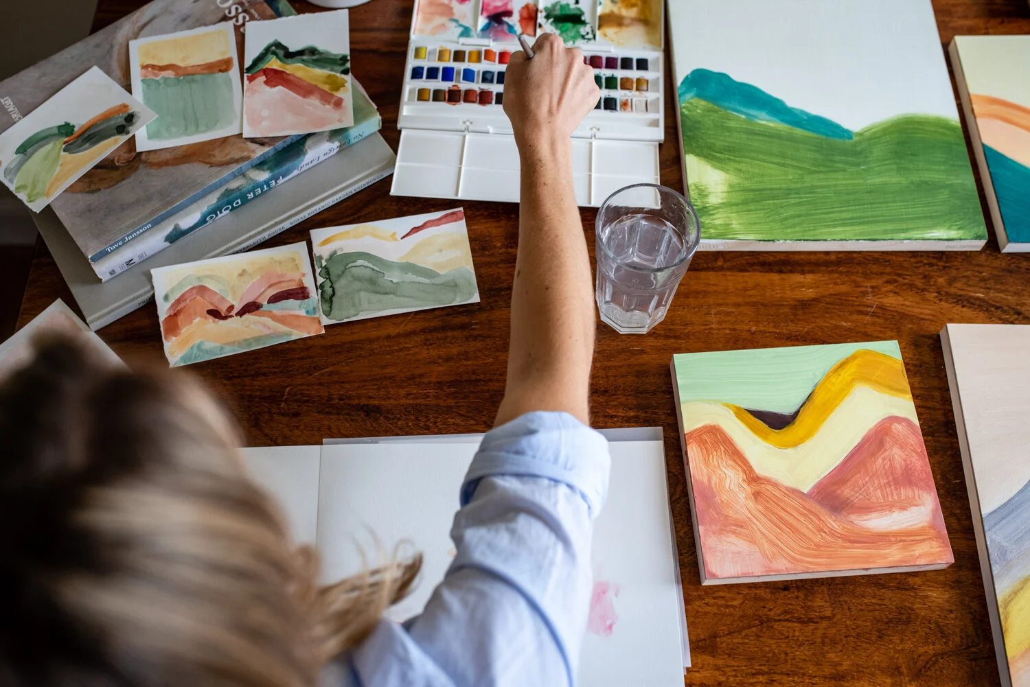 A beautiful portrait photoshoot with an artist at their home | Portrait Photo Session in London