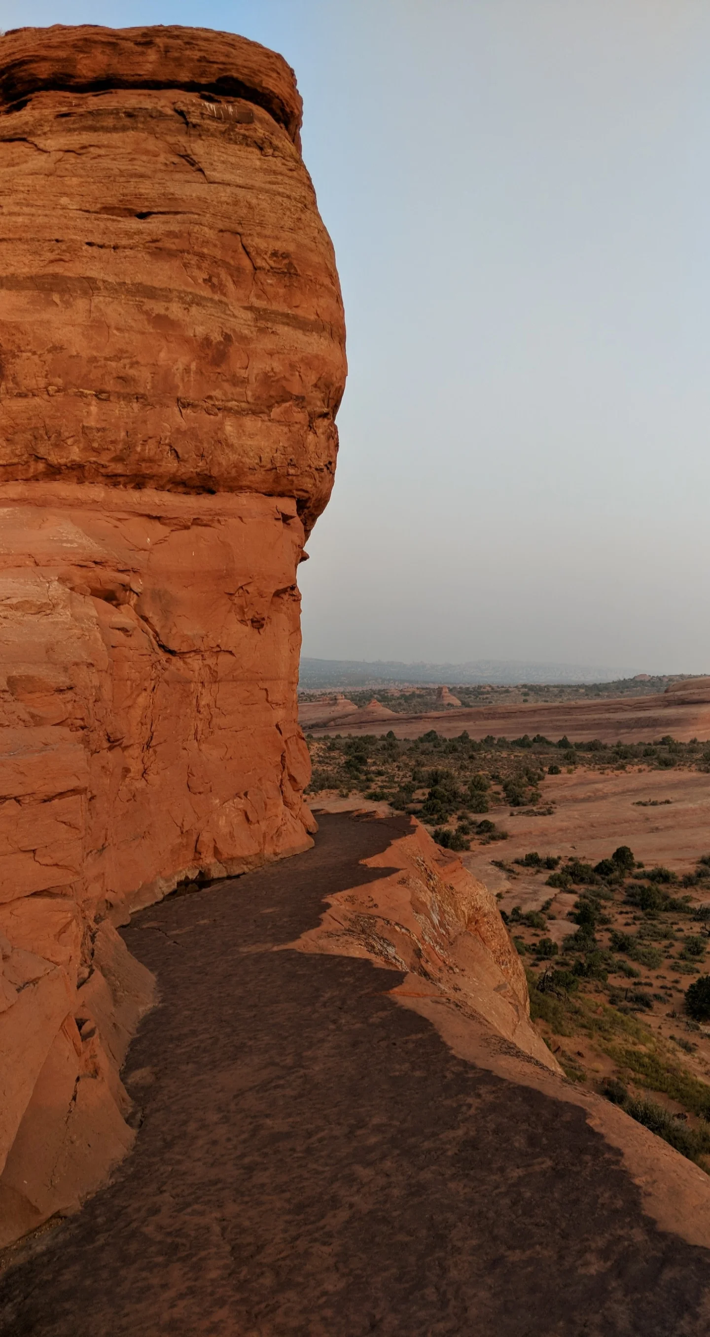 The ledge on the last bit of trail up to Delicate Arch