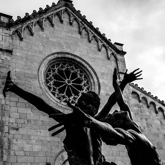 Wind and Water. Statue by #paddycampbell. #statue #art #duomodipietrasanta #pietrasanta #tuscany #italy #black #white #blackandwhite #bnw #noir #photography #nikon #d3