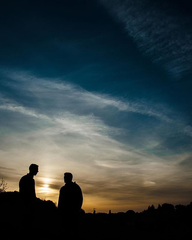 Good people. @costantinogucci @tobyalexandereatonforbes #friends #mates #sun #sunset #sky #ig_skysun #ig_skyvibes #clouds #tuscany #italy #silhouette #photography #streetphotography #nikon #d3