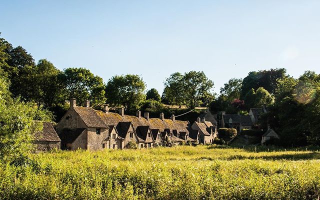 Small little paradise. #arlingtonrow #homes #house #arlington #bibury #cotswolds #unitedkingdom #uk #countryside #photography #nikon #d3