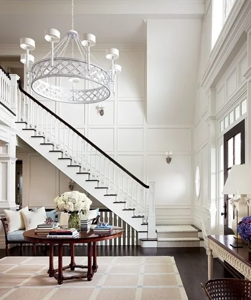 INSPIRACJE | Ogromny Hol A Na Jego Środku… Okrągły Stół