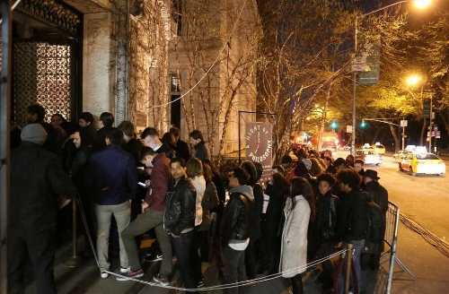 Thousands lined up to attend the all-night Night of Philosophy