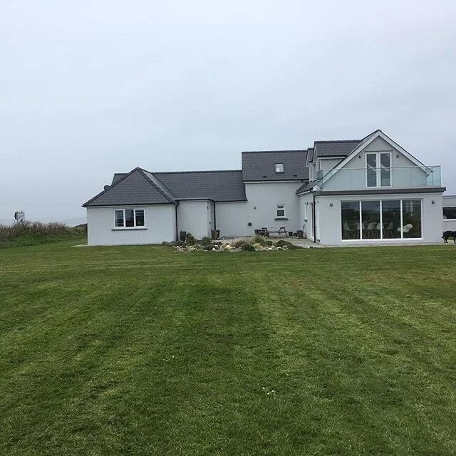 Snowdrops and daffodils out, lawn had 2nd mow of the year #burrowspembroke #freshwaterwest