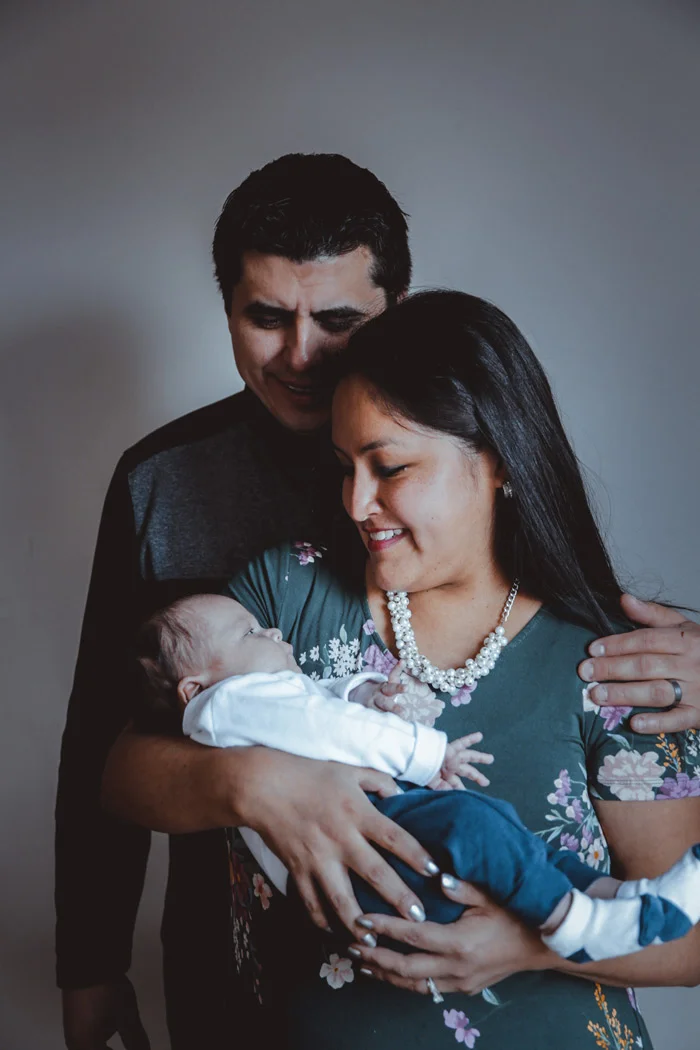 newborn-family-christmas-photo-session-44.jpg