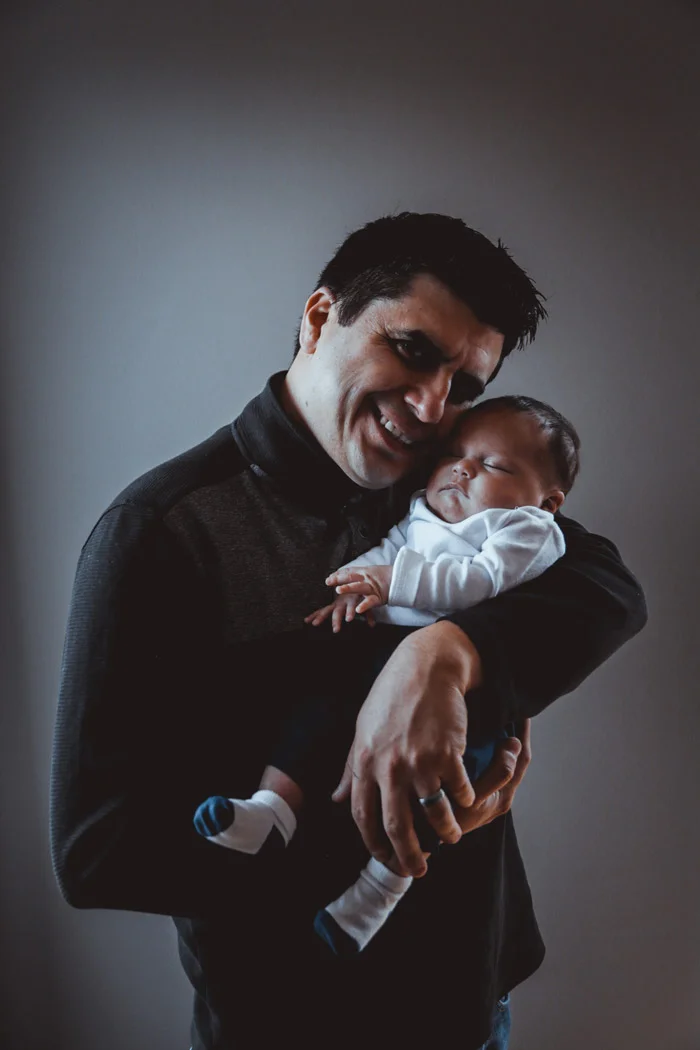 newborn-family-christmas-photo-session-7.jpg