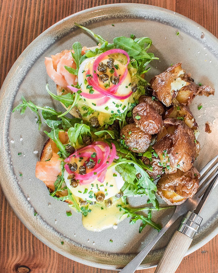 A benny for everyone.
Choose from our smoked salmon, bison, peameal bacon or mushroom benedict. Each featuring their own selection of fresh, local ingredients. 

Brunch is on every Sunday from 10am. Walk-ins welcome.