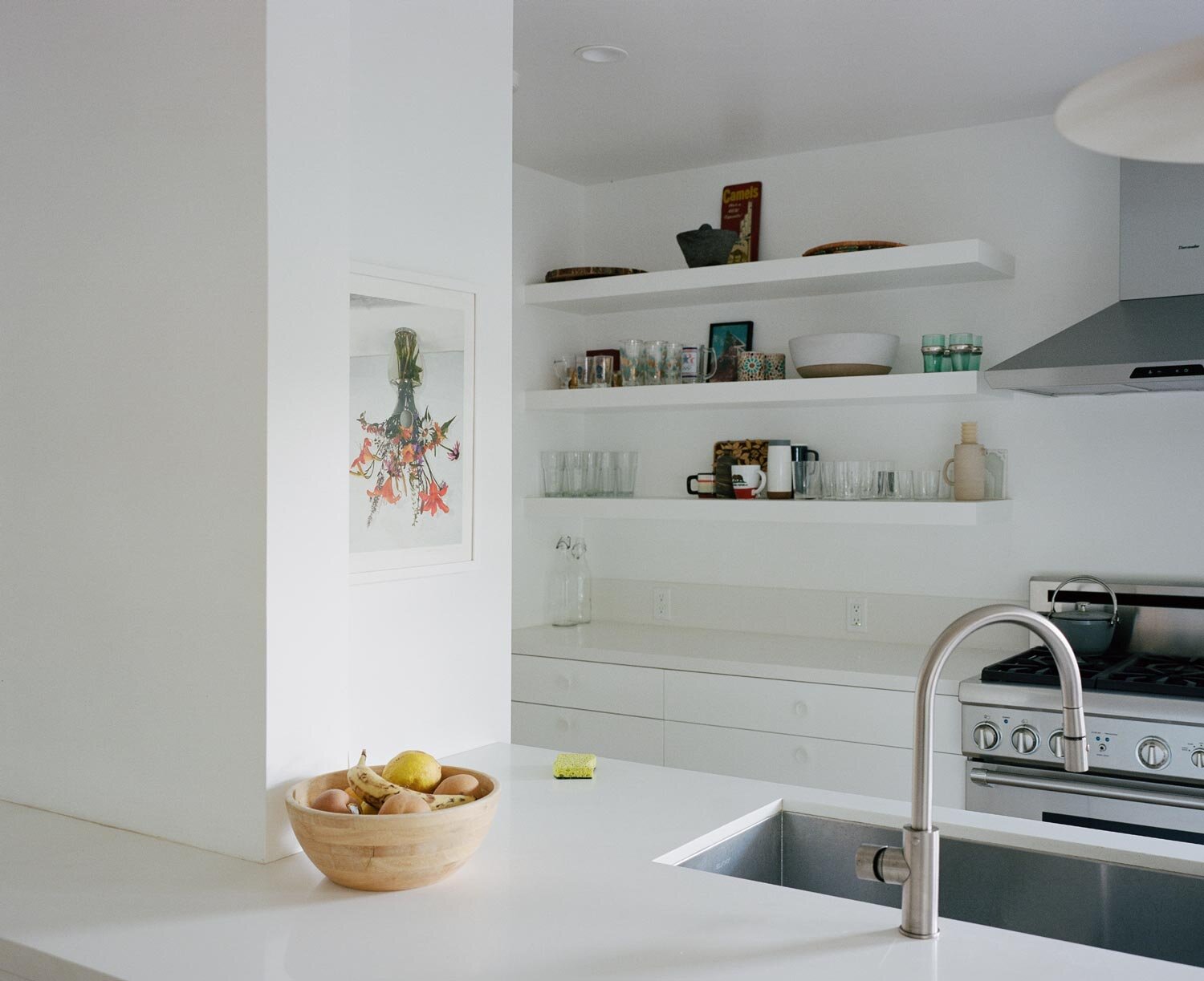 sleek-modern-white-kitchen-osinoff-general-contractors.jpg