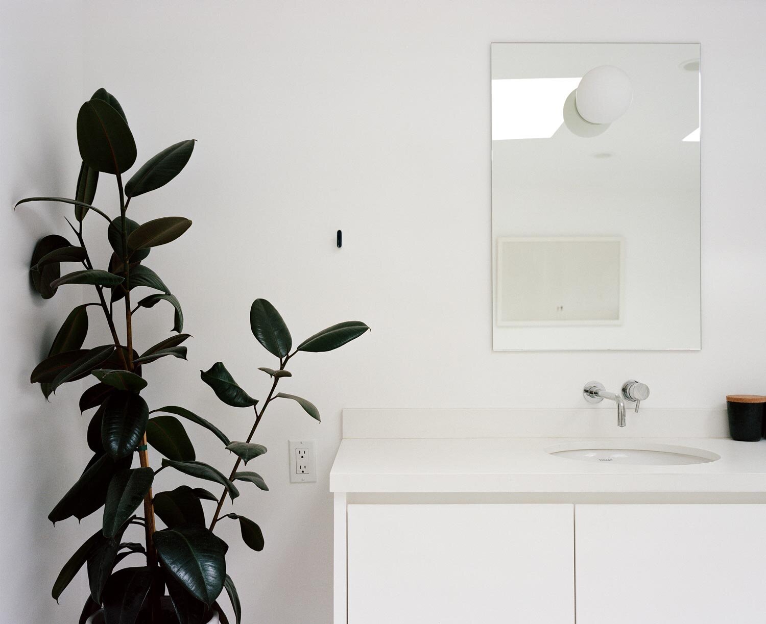 sleek-white-master-bathroom-sink-osinoff-general-contractors.jpg