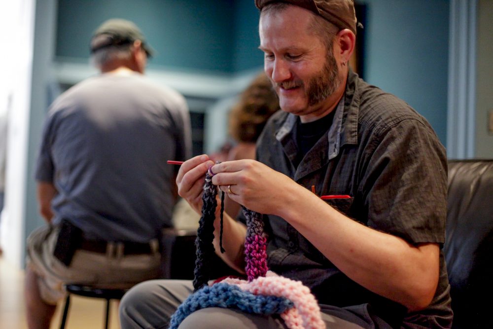 No Hook, Finger Crook: Finger Crocheting with Artist Seth Koen 