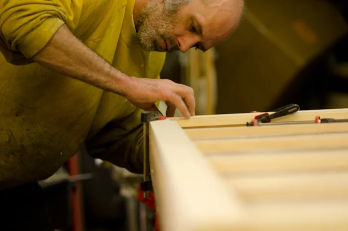 Shoji, Tischler bei der Arbeit III(c)SOMNIFER.jpg