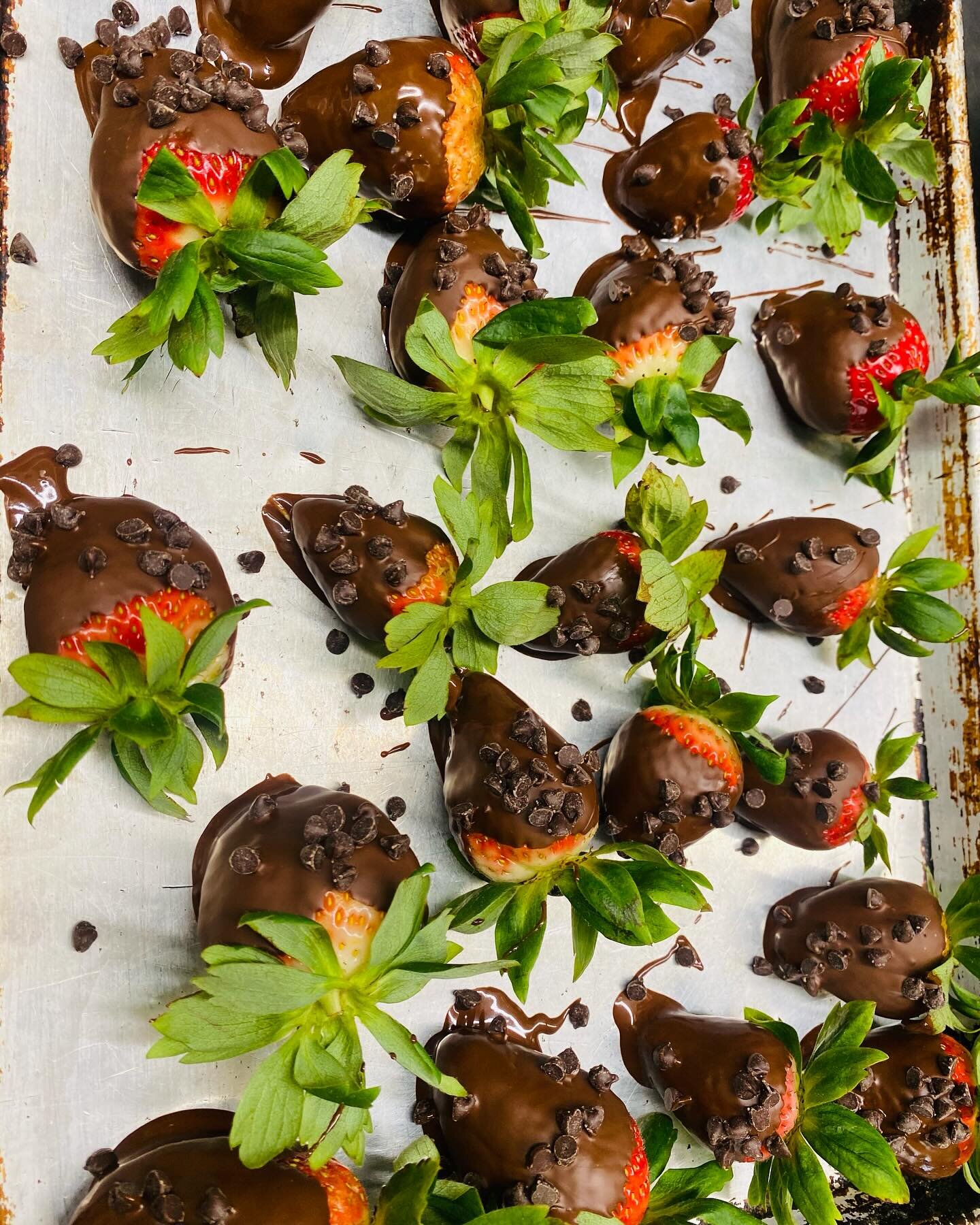 Chocolate Covered Strawberries!!! #tiffanystapandgrill