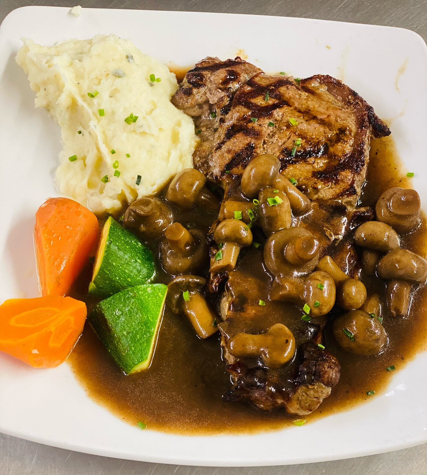 NY Strip Steak | Button Mushrooms Bordelaise #tiffanystapandgrill