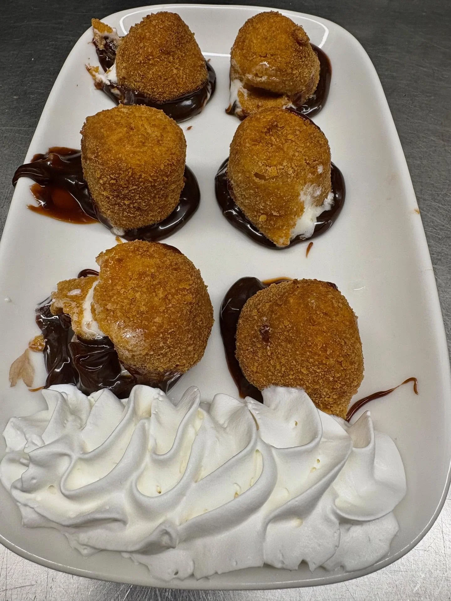 Campfire S&rsquo;more Poppers | Graham Cracker Crumb Crusted Marshmallows | Hot Fudge. #tiffanystapandgrill