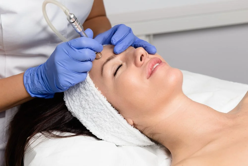 Microdermabrasion and oxygen therapy for renewed skin