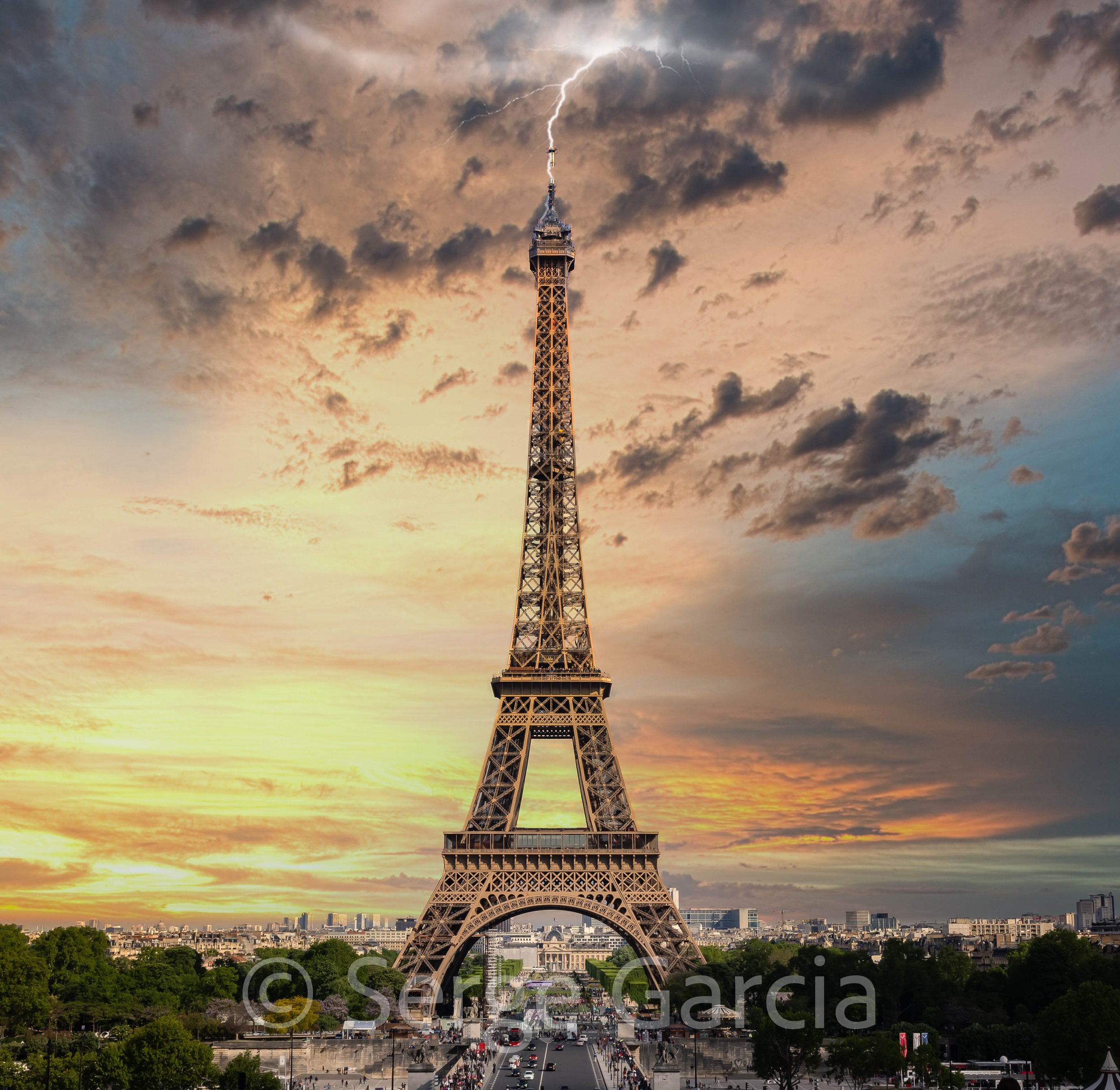 Tour Eiffel-Modifier-Modifier.jpg