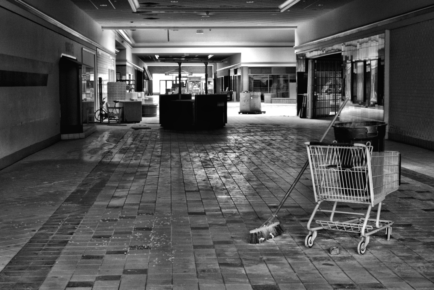 Foster_Brandi_ClosedForBusiness_Photography_16x20.jpg