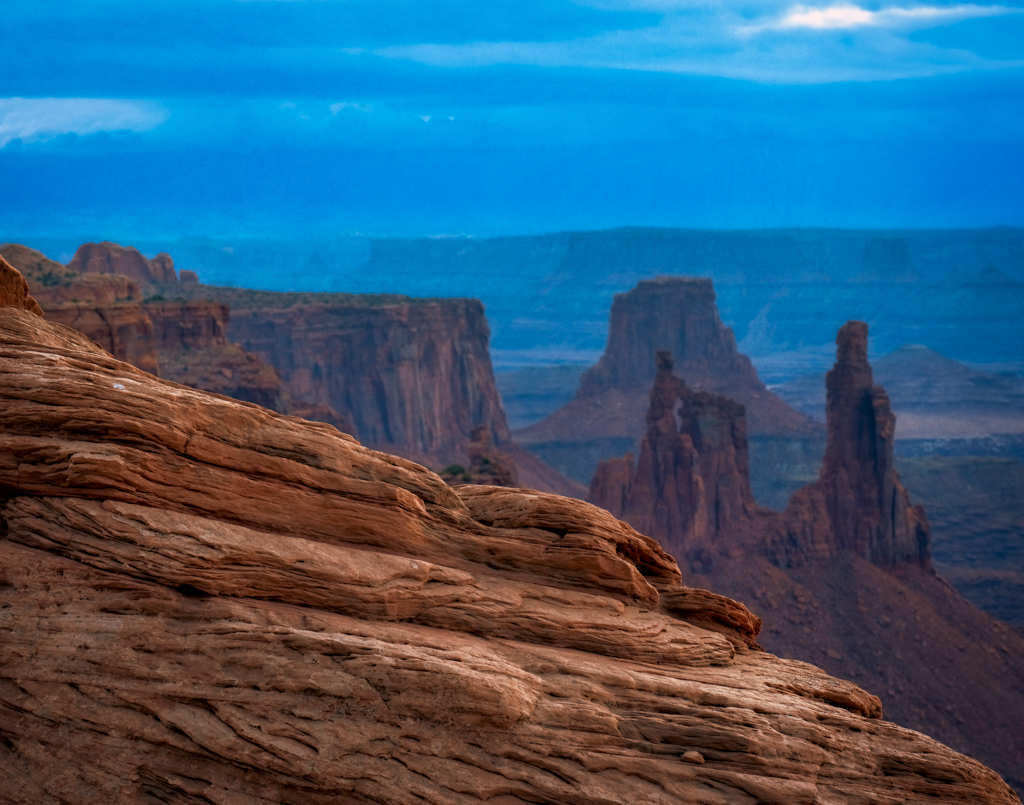 Kapetanovic_Izzy_Dawn_at_canyon_overlook_photography_20x16.jpg