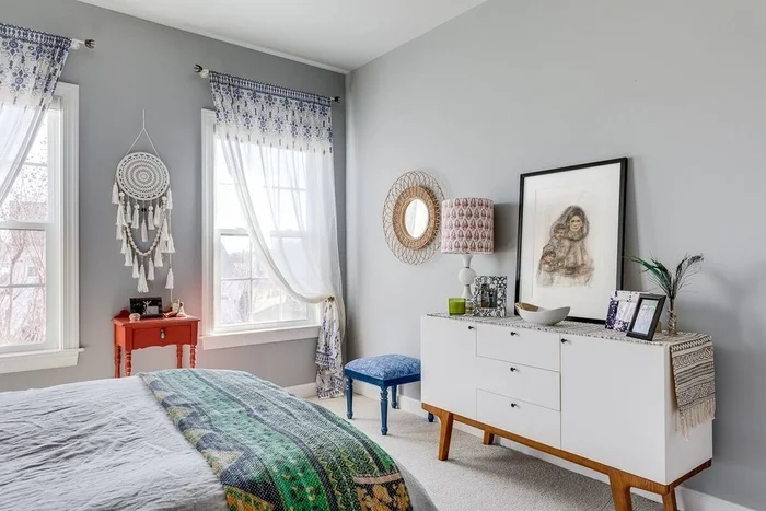 Same room as above, different lamp!