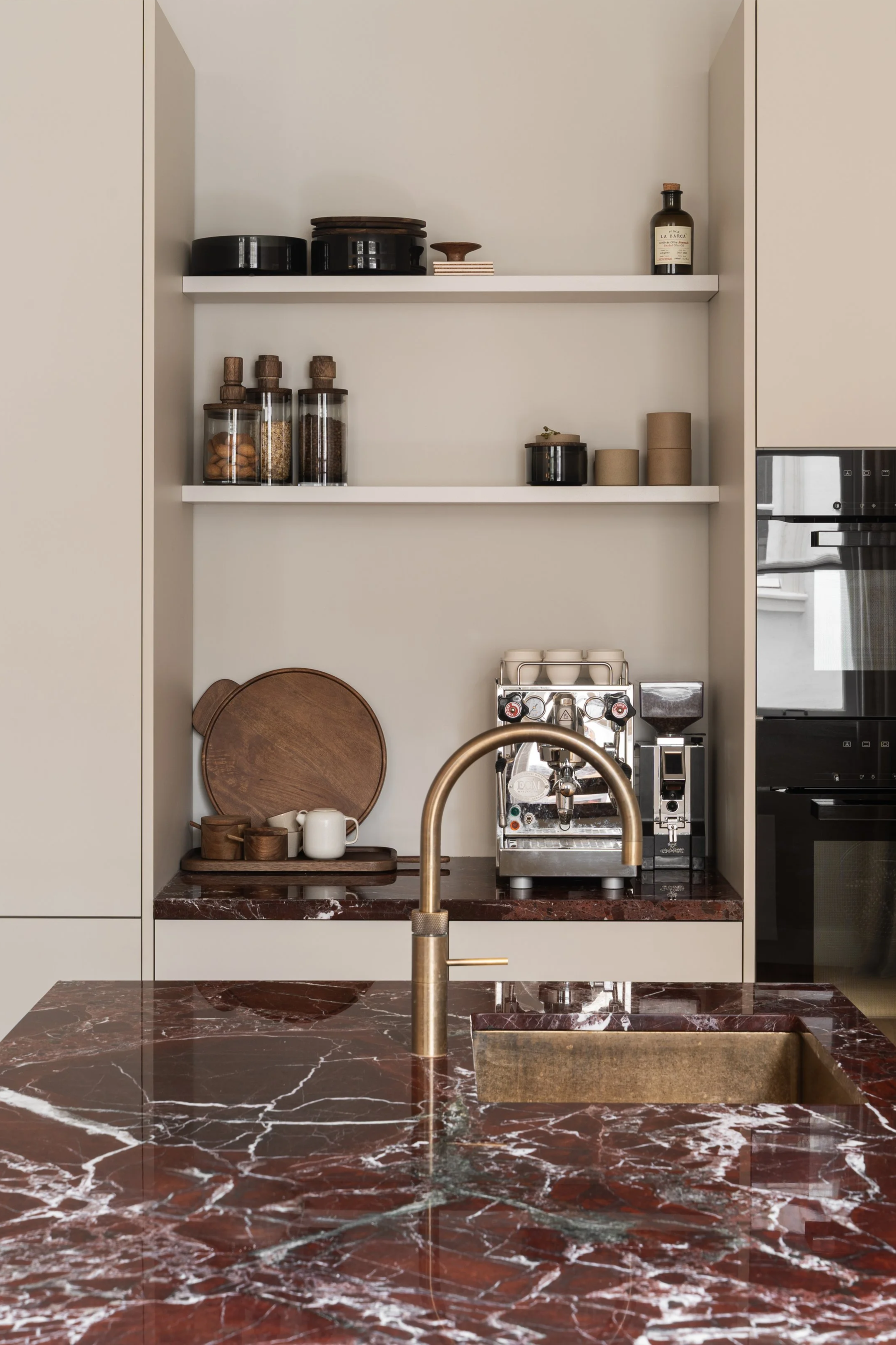 Amsterdam+Singel+-+Kitchen+Shelves-+A+Studio+Named+Four.png
