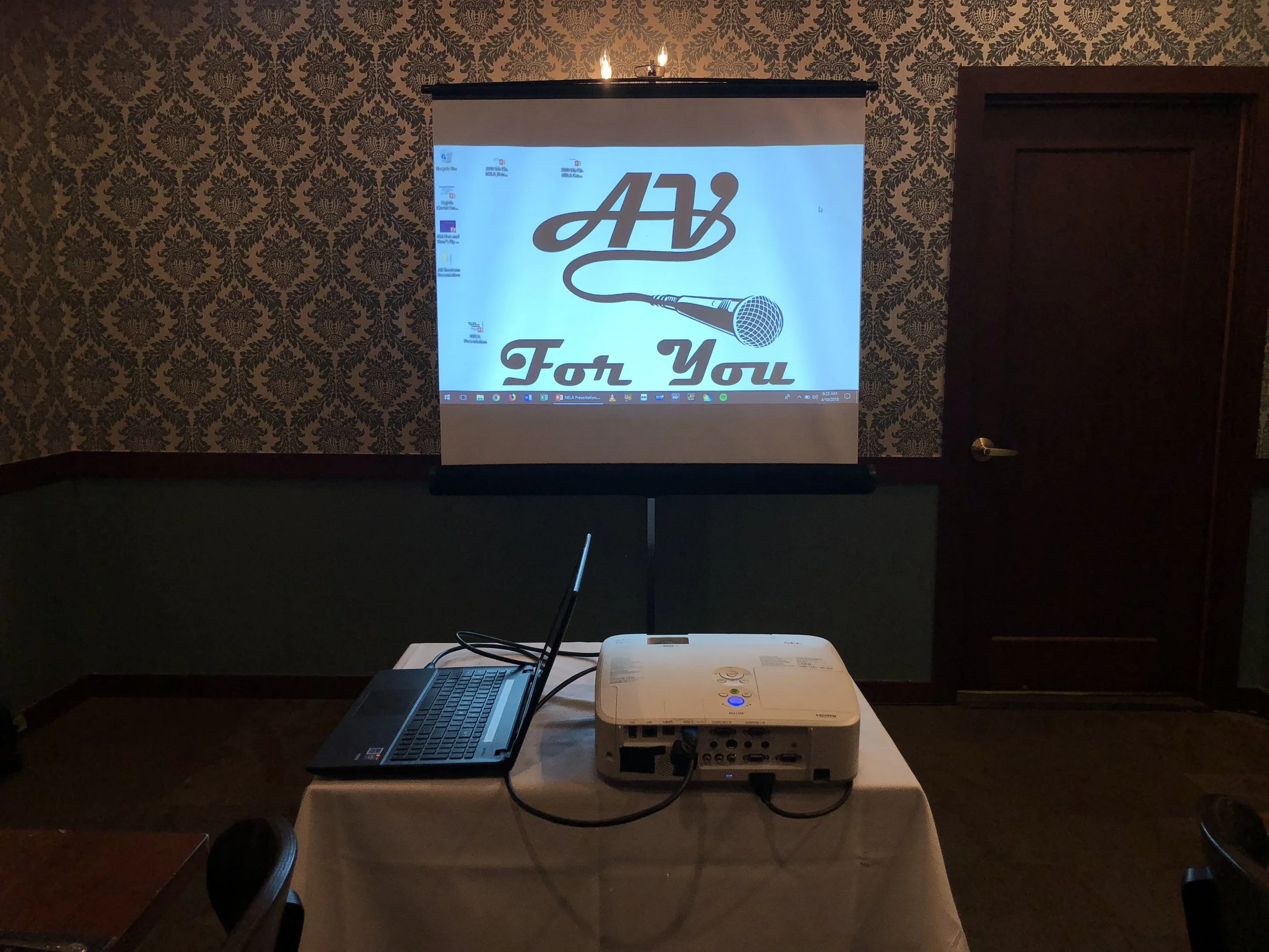 Projector and Screen Rental for Presentation at Murray’s in Minneapolis