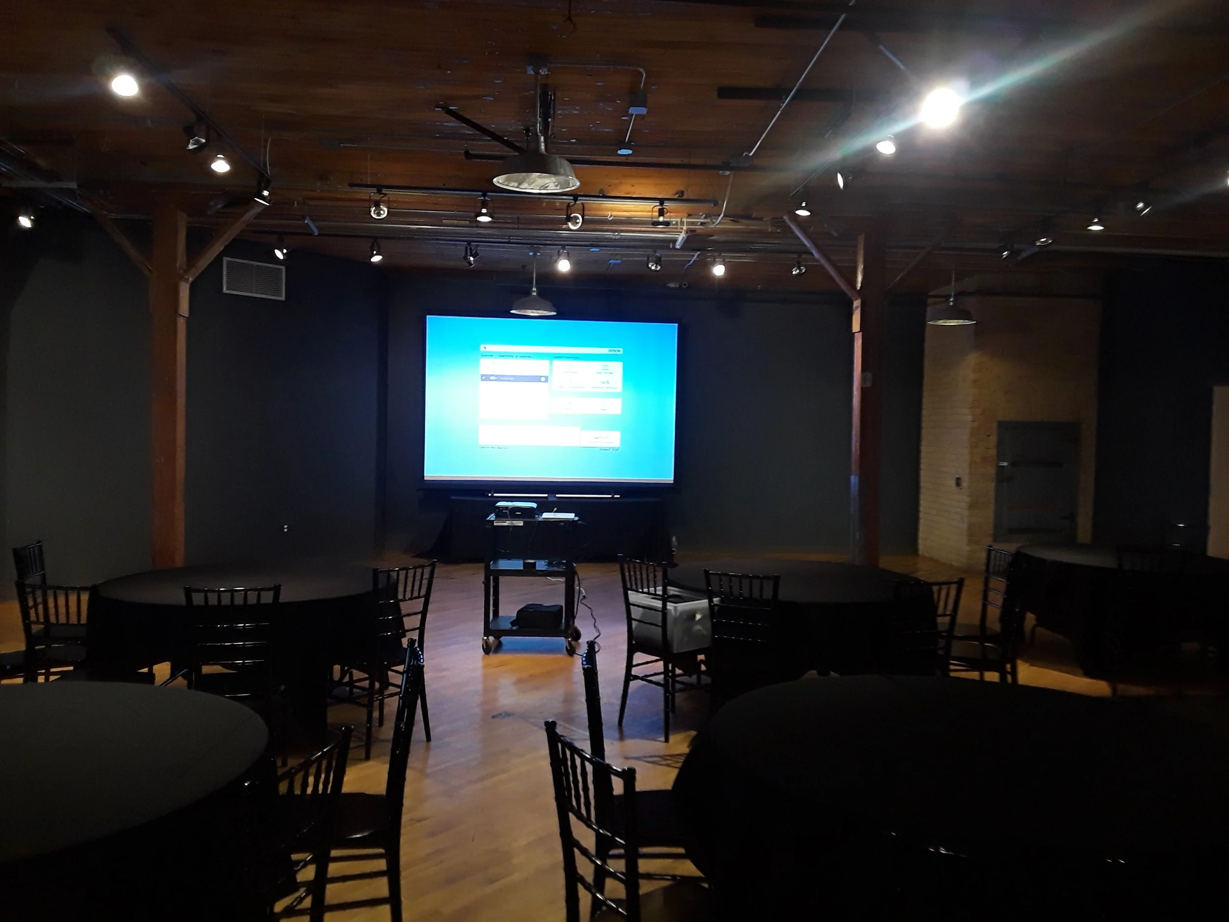 Cradle Screen Rental at the Solar Arts Building in Northeast Minneapolis