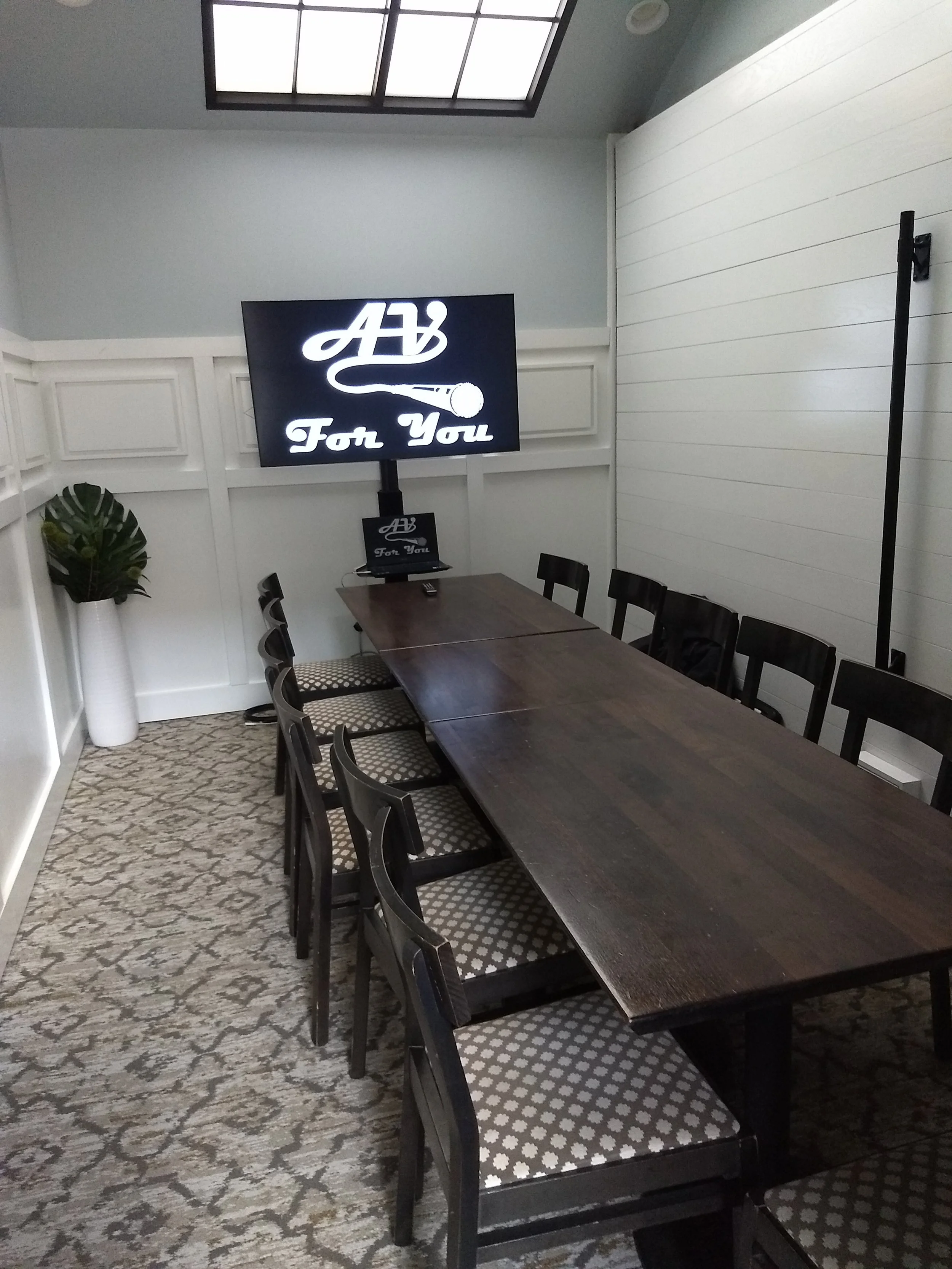 Private Room TV Rental in Downtown Minneapolis