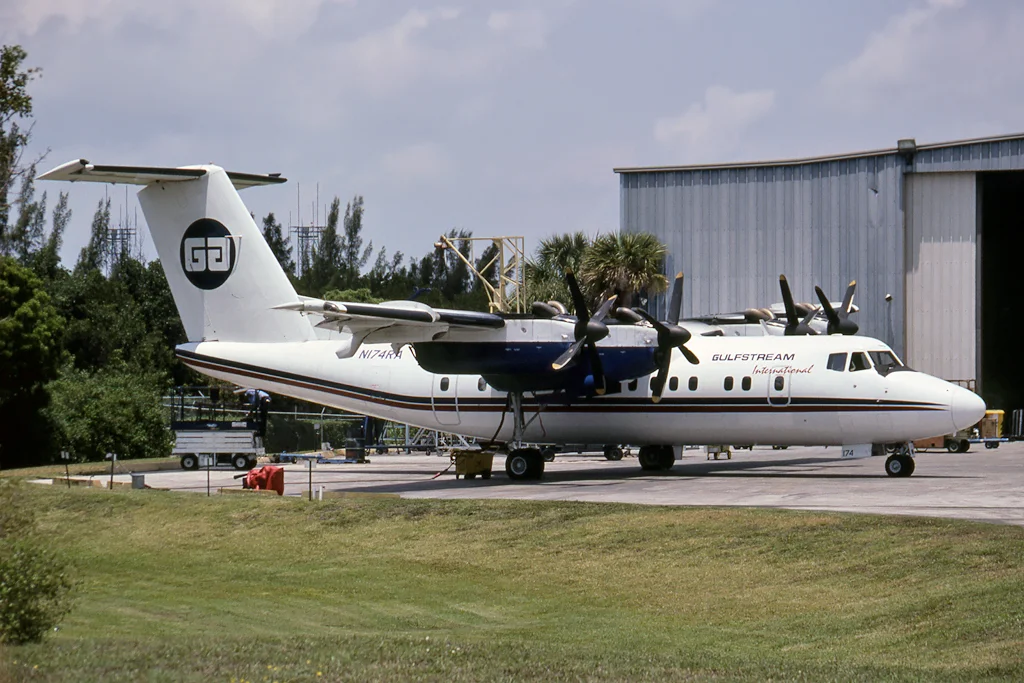 Kenneth I. Swartz/Aeromedia Communications Photo © Fort Lauderdale-Int'l, FL 30-Apr-1999