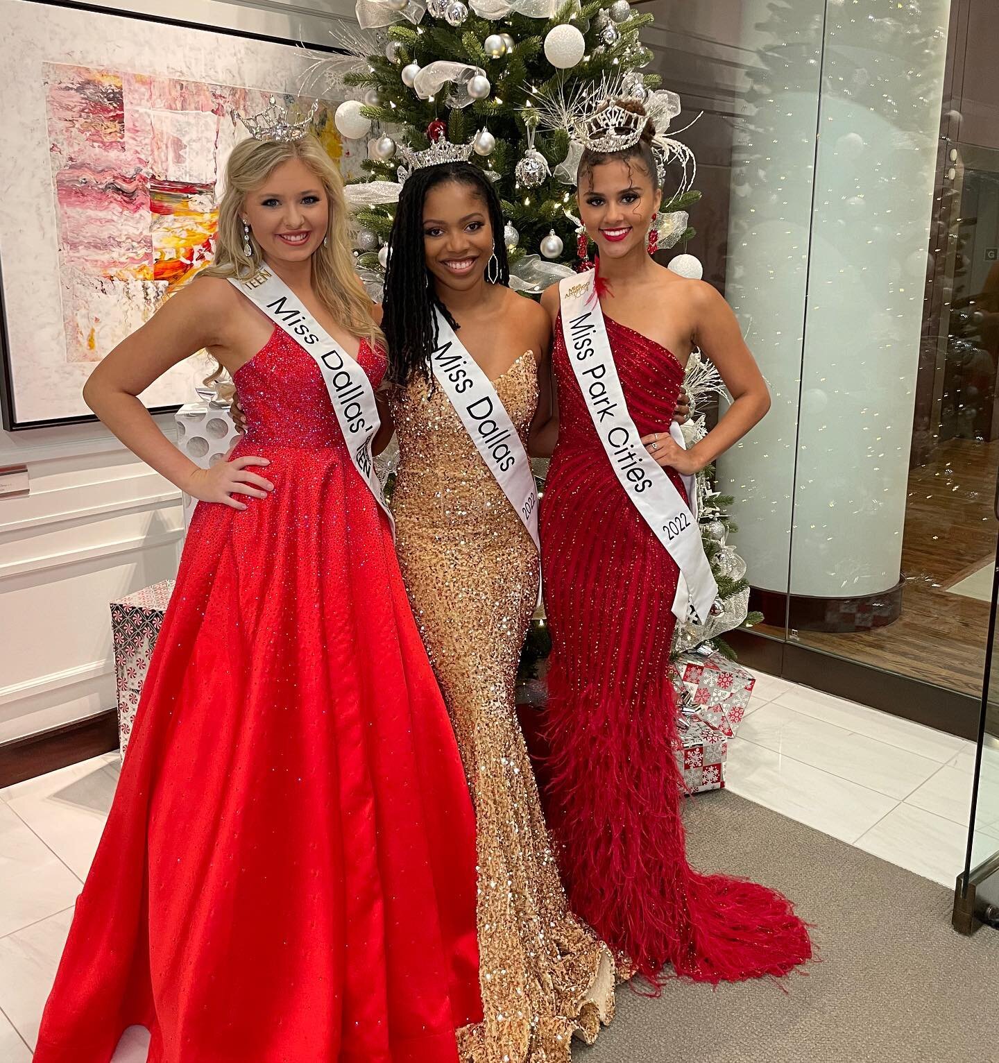 These gorgeous and bright ladies repping DPC at the Dallas Holiday Parade!