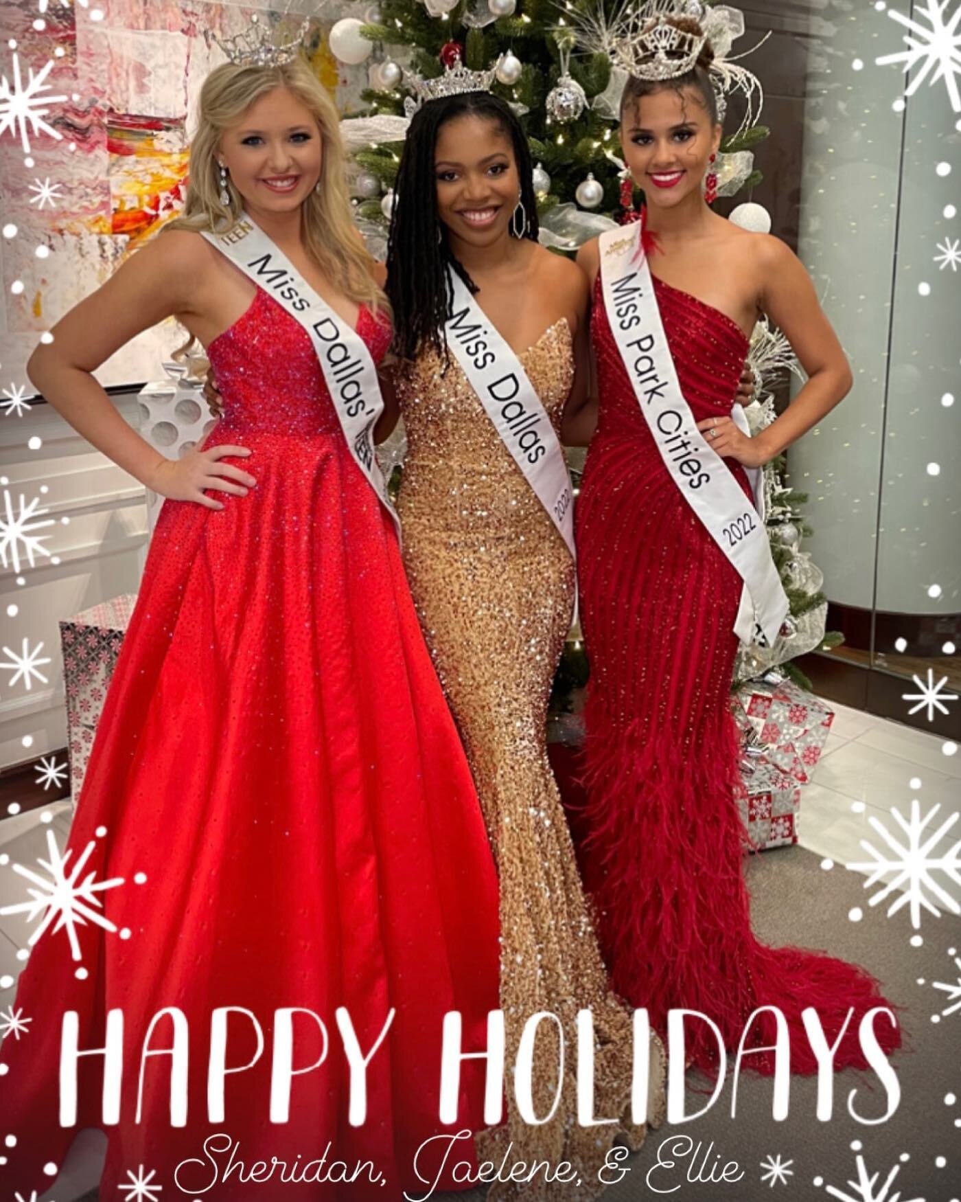 Merry Christmas and Happy Holidays from our Dallas Park Cities fam to yours! 🎄
